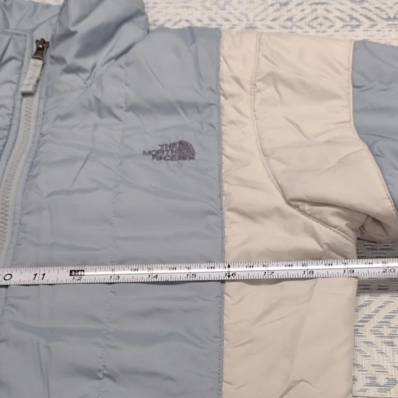 The North Face Women's Blue and Cream Ski Jacket ,Hikin,Snow. - Picture 11 of 16